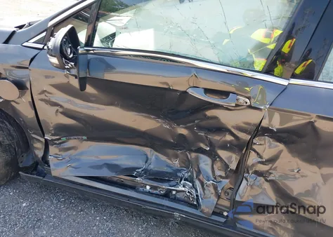 2018 Ford Fusion Energi Titanium z USA, uszkodzony, nr VIN 3FA6P0SU2JR164525